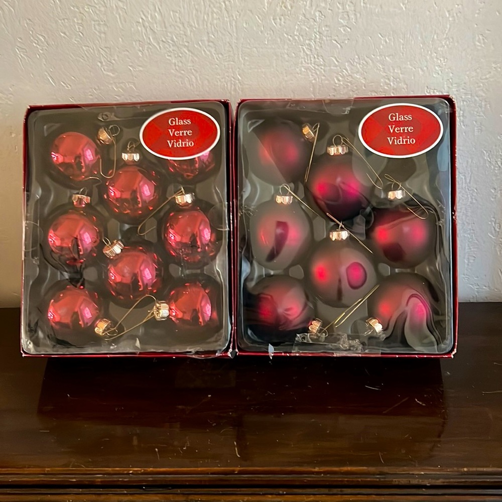 Set of 18 red Christmas, ornaments, matte and gloss